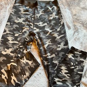 Ellie Camo Leggings L